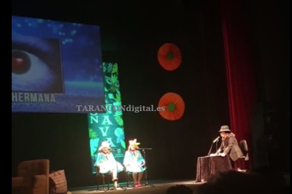 Las mellizas Amelia y Antonia Ramírez Poyatos, inician el carnaval de Tarancón con un pregón divertido, lleno de colorido y espectáculo