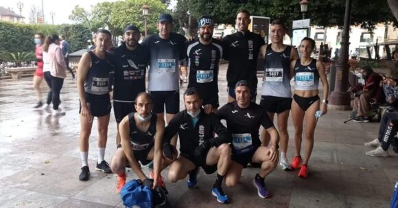 La atleta del Run Faster Juan Carlos de la Ossa, Almudena de la Ossa Yunta, segunda en la Media Maratón de Murcia, donde acudió el equipo con una decena de atletas