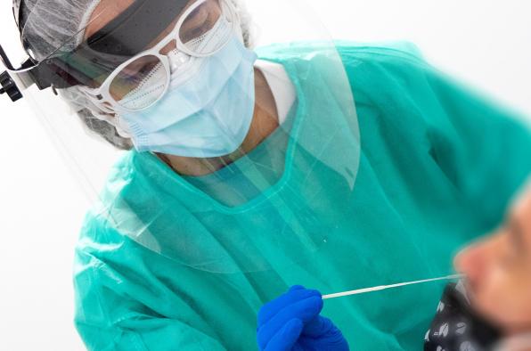 La provincia de Cuenca registra 215 nuevos contagios Covid en esta jornada, hay 38 pacientes en cama convencional y continúan 2 en cuidados intensivos