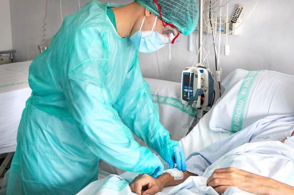El Covid no da tregua en la provincia, 2 fallecidos en las últimas 24 horas, y 126 nuevos contagios, disminuye no obstante la presión hospitalaria hoy 34 pacientes en cama convencional 7 menos que ayer se mantienen 3 en cuidados intensivos