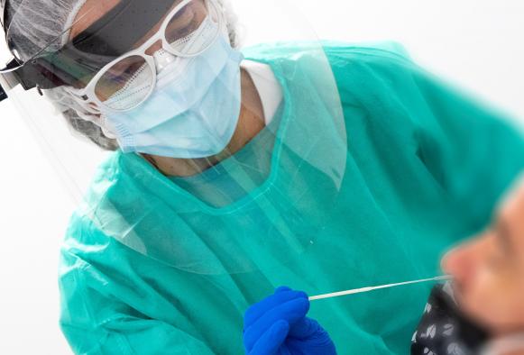 Cuenca suma en esta jornada 1 fallecido por Covid y 94 nuevos contagios, hay 29 pacientes ingresados en cama convencional y 4 se mantienen en cuidados intensivos