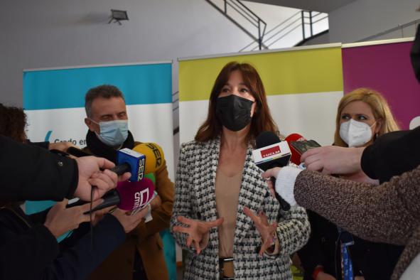La Junta impulsa la sensibilización en materia de violencia de género en un encuentro con alumnado de la Facultad de Periodismo