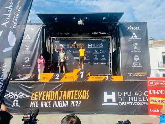 El corredor del Malena Bike-Incarlopsa-Essentia-Vaca CD Juan Carlos Fernández Mora “Puma”, vencedor en Máster 30 de la carrera I Leyenda de los Tartesos disputada en la provincia de Huelva