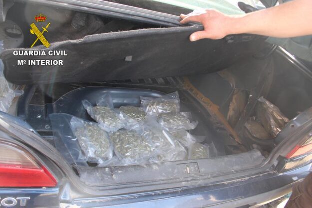 La Guardia Civil detiene a dos personas por tráfico de drogas en dos operativos