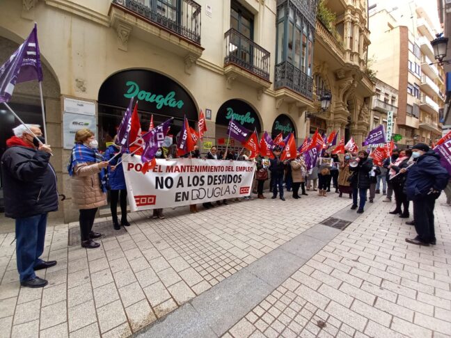 Seguimiento unánime en CLM de la huelga contra el ERE en Perfumerías Douglas