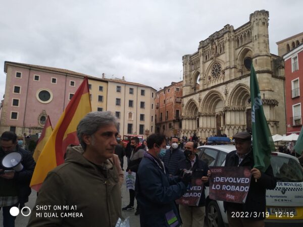 Vox y Solidaridad reúnen a numerosos trabajadores frente al Ayuntamiento de Cuenca
