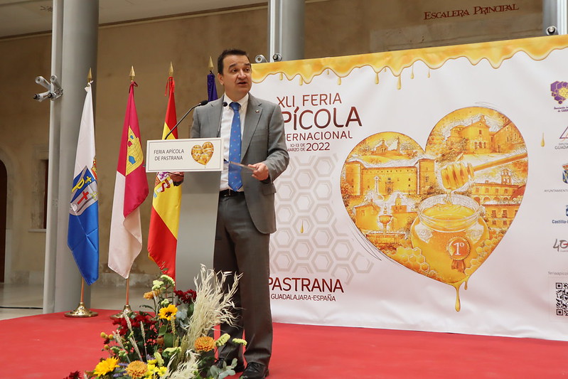 Castilla-La Mancha arropa al sector apícola por el que cada vez se interesan más jóvenes para emprender su proyecto de futuro