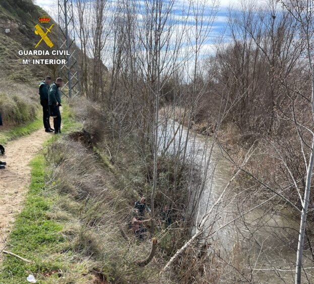 La Guardia Civil rescata a dos personas tras un accidente con un quad