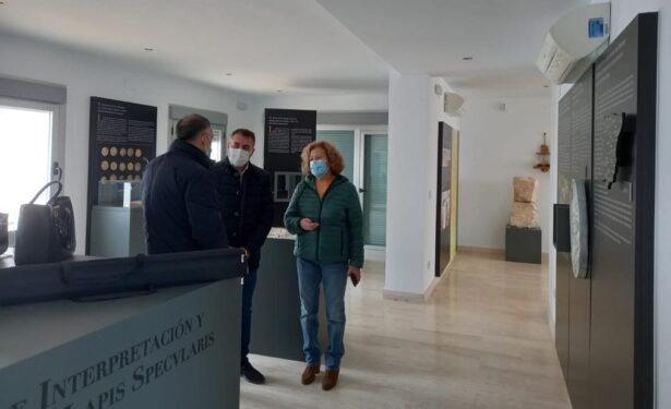 La colaboración entre el Gobierno regional y el Ayuntamiento de Osa de la Vega permite la apertura del centro de interpretación de la mina de lapis specularis de ´La condenada´