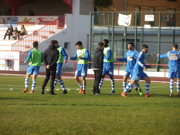 Aunque el míster Adrián Algarra asegura que el Conquense esta temporada “es más solido que la anterior”, hay esperanza de poder arañar algo de la Fuensanta ante la UB, con lo que acercarse a los puestos de play off el equipo blanquiazul