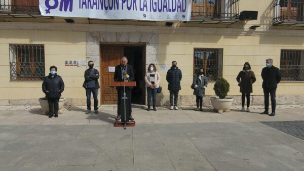 El Ayuntamiento de Tarancón ha guardado hoy 5 minutos de silencio como protesta ante la invasión de Ucrania al igual que otras ciudades de España