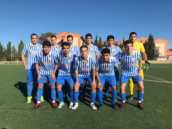 La EFB Jesús de la Ossa, invita a presenciar el encuentro de Primera Autonómica Grupo IV “disfrazados estilo años 60” con entrada gratis en el campo San Isidro ante el CD Yepes