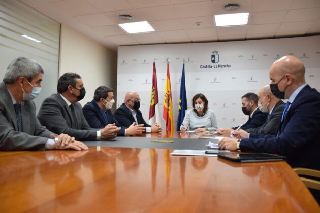 La Junta aborda con Fereco las herramientas para garantizar el relevo generacional en la mano de obra, los suministros y la contratación pública en la construcción
