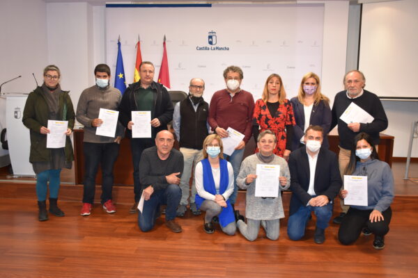 24 monitores astronómicos starlight se forman en el CEPA Lucas Aguirre de Cuenca