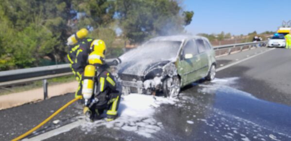 Incendio de un vehículo en la A-3 en el Km. 81 término municipal de Tarancón