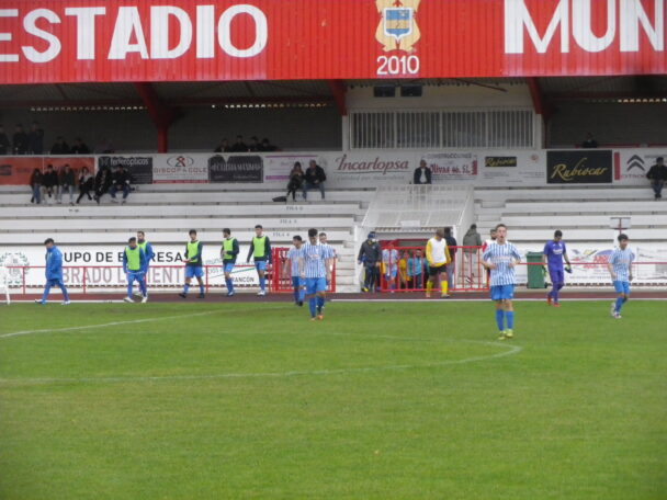 Un aspirante al ascenso de categoría, Azuqueca B, segundo clasificado visita en el Estadio Municipal al equipo de la EFB Jesús de la Ossa, en el grupo IV de Primera Autonómica