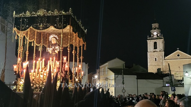 La procesión del Santo Entierro transcurre pausada y solemne por las calles de Tarancón