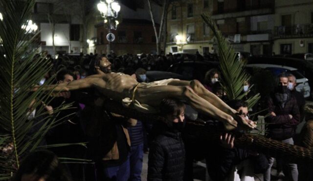 Vuelve el Vía Crucis de los Jóvenes en Tarancón con una multitudinaria participación de fieles