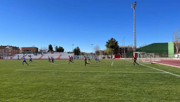 No pudo ser, después de abrir el marcador por mediación de Pablo a los 6 minutos, el Azuqueca B, se llevó los tres puntos del Estadio Municipal ante la EFB Jesús de la Ossa en el grupo IV de Primera Autonómica por ser mas efectivo ante el marco