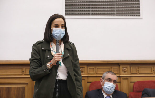 Roldán acusa a Page de haber ocultado la fecha de la firma del cierre del tren y le pregunta por qué no pide a Sánchez que invierta en la línea ferroviaria
