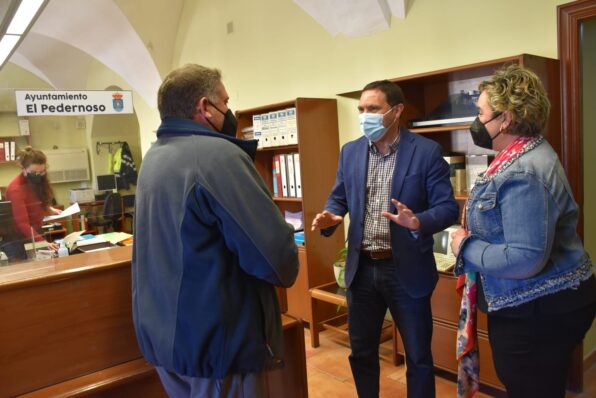 Martínez Chana anuncia la redacción del proyecto para mejorar el camino que une El Pedernoso y Las Pedroñeras
