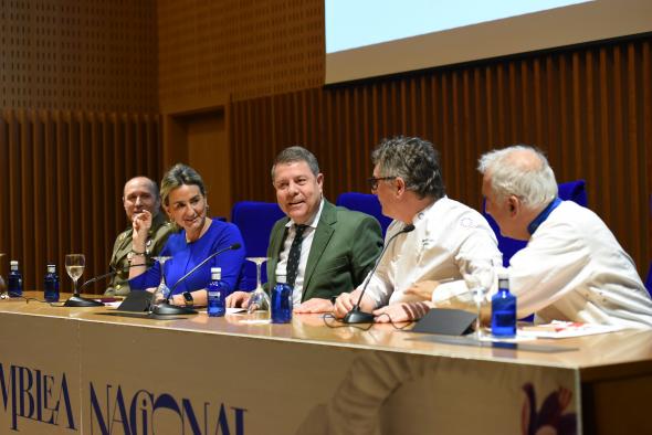 El presidente regional anima a los profesionales de la gastronomía a contribuir al crecimiento de una “marca Europa” como seña de identidad