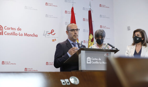 Bellido reconoce “la contribución de los medios de comunicación para generar una identidad regional incluyente y positiva”