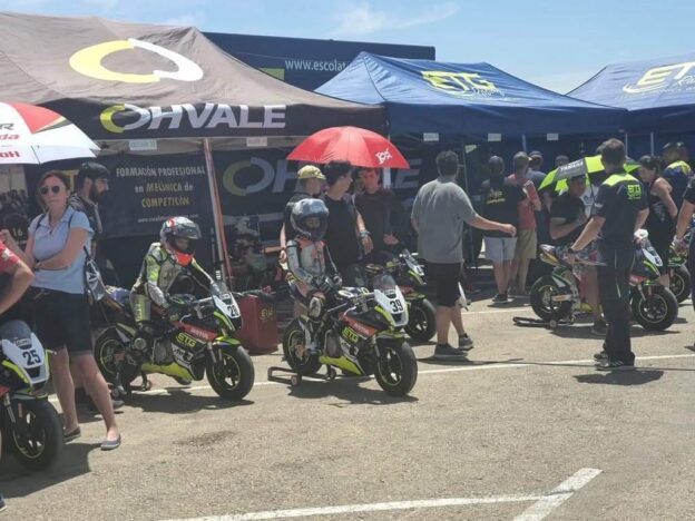 El circuito DR7 vibró con los jóvenes pilotos de motos y dio los  primeros lideres en las diferentes categorías