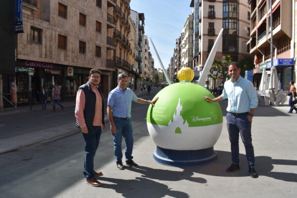 La junta en colaboración con Ecovidrio y el Ayuntamiento de Cuenca se suma a la campaña ´Que brille la magia, recicla video en familia´