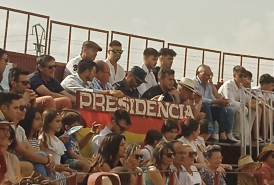 Vox Jóvenes con la asociación taurina de Mota del Cuervo