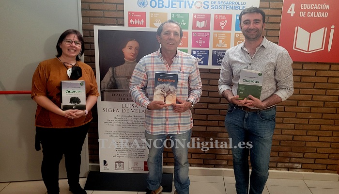 El escritor Rafael Cabanillas se ha reunido esta tarde en la biblioteca Luis Rius de Tarancón con sus lectores
