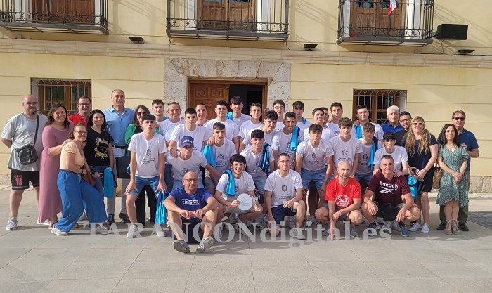 Emotiva recepción Municipal al equipo Juvenil de la EFB Jesús de la Ossa Juvenil por su ascenso a la Liga Nacional, tras la brillante temporada realizada en el grupo I de Preferente