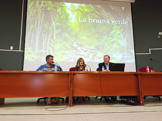 Gonzalo Giner hace un llamamiento a defender la biodiversidad y el medio ambiente en la presentación de ‘La bruma verde’