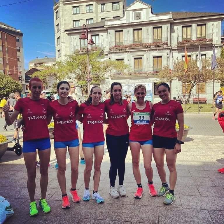 Maria Carmen García Llorena, atleta M55 del CD Atletismo Tarancón campeona de España de 10 km ruta, en un fin de semana de nuevos éxitos para el atletismo de esta ciudad