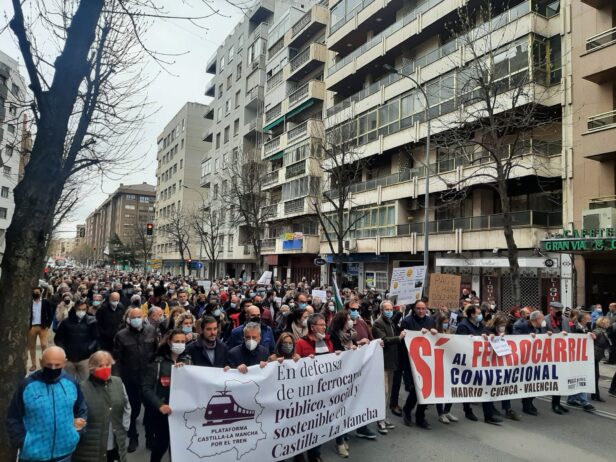 Once ayuntamientos afectados alegan en contra de la clausura de su ferrocarril ante el Ministerio