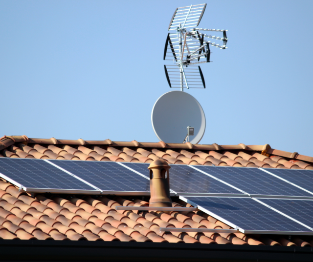 El MITECO amplía el Programa de ayudas al autoconsumo, almacenamiento e instalaciones térmicas renovables en 505 millones