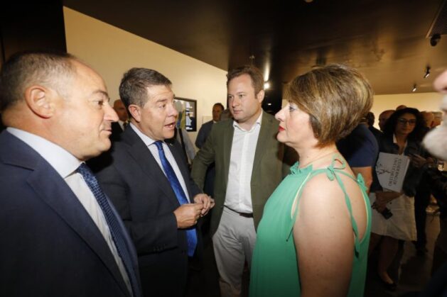 García-Page marca el objetivo de “culminar el éxito” de proteger la cuchillería artesanal de Albacete “en lo que queda de 2022 y 2023”