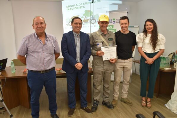 La Diputación y Acción Contra el Hambre forman a catorce personas en la Escuela de Tractoristas celebrada en  Carrascosa del Campo