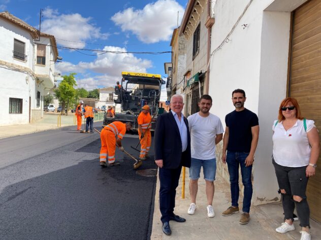 Obras de refuerzo en la travesía de la CM-3108 a su paso por Los Hinojosos