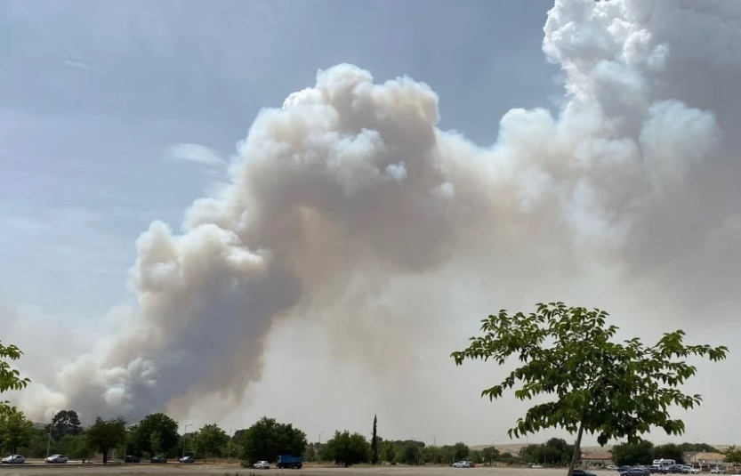 Un incendio cerca del parque Puy du Fou de Toledo obliga a evacuar a 3.000 personas