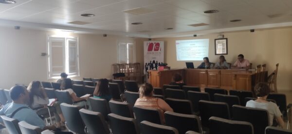 Una decena de personas participan en Talayuelas en la jornada sobre mujer rural y emprendimiento