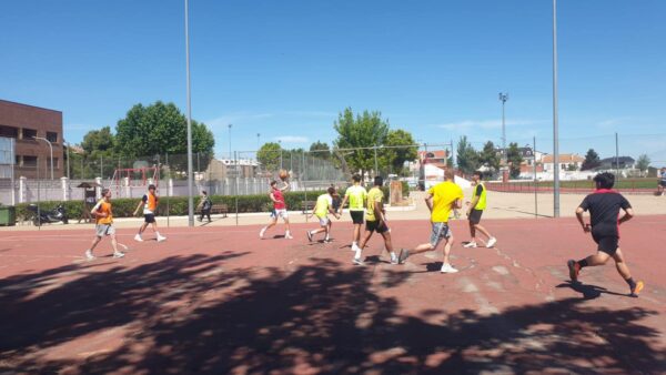 El colegio Melchor Cano se hace con la mascota Deporvivencia,  la Convivencia deportiva  escolar recuperada tras la pandemia en las instalaciones deportivas de Tarancón