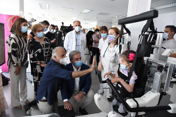 La Fundación Aladina dona al Hospital de Parapléjicos un robot pediátrico que ayuda a caminar a niños y niñas con lesiones medulares