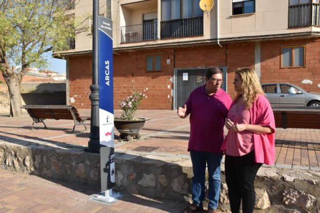 El Gobierno regional instala los hitos en las paradas por las que tendrá su recorrido los autobuses del Plan ASTRA