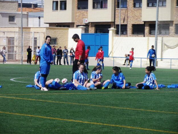 Vicente Chaves y Jaime de los Ríos, seguirá siendo el tanden para dirigir al fútbol femenino en la EF Jesús de la Ossa la próxima temporada y curso