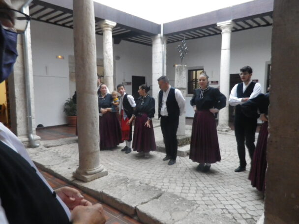 Excelente arranque del programa “Noches Parada” con la actuación del Grupo folklorico Local “Caño Gordo”.