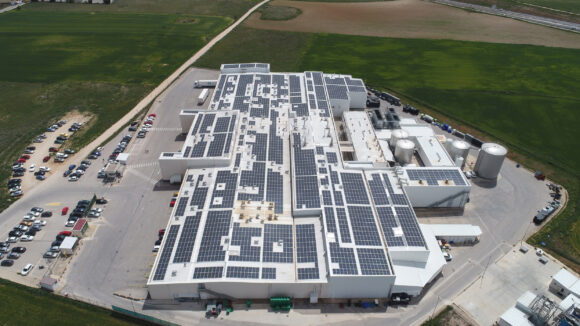 Incarlopsa avanza en su proceso de descarbonización y pone en marcha dos nuevas plantas de autoconsumo solar