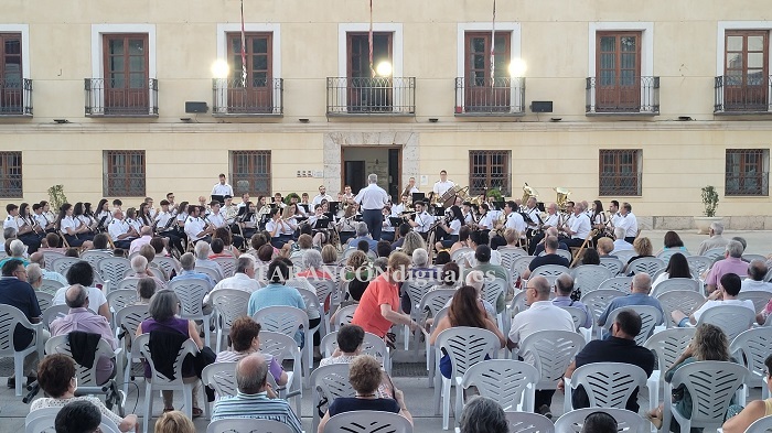 La Banda de Música de Tarancón ofrecía este sábado un concierto de Marchas Nacionales e Internacionales en la Plaza del Ayuntamiento