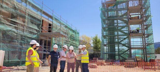 El parque de bomberos de Priego supera el 25 por ciento de ejecución de la obra con la estructura y la cubierta finalizadas