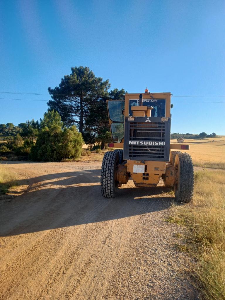 El Ayuntamiento de Almodóvar del Pinar invierten 20.000 euros en la mejora de los caminos rurales gracias al Plan Especial de la Diputación Provincial.